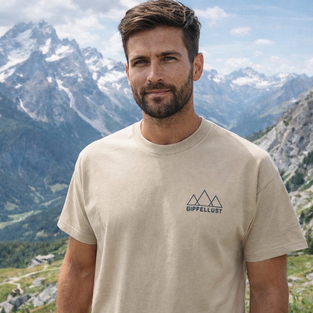 Unisex Baumwoll T-Shirt – Mountain Line Art Logo – Outdoor & Hiking Style
